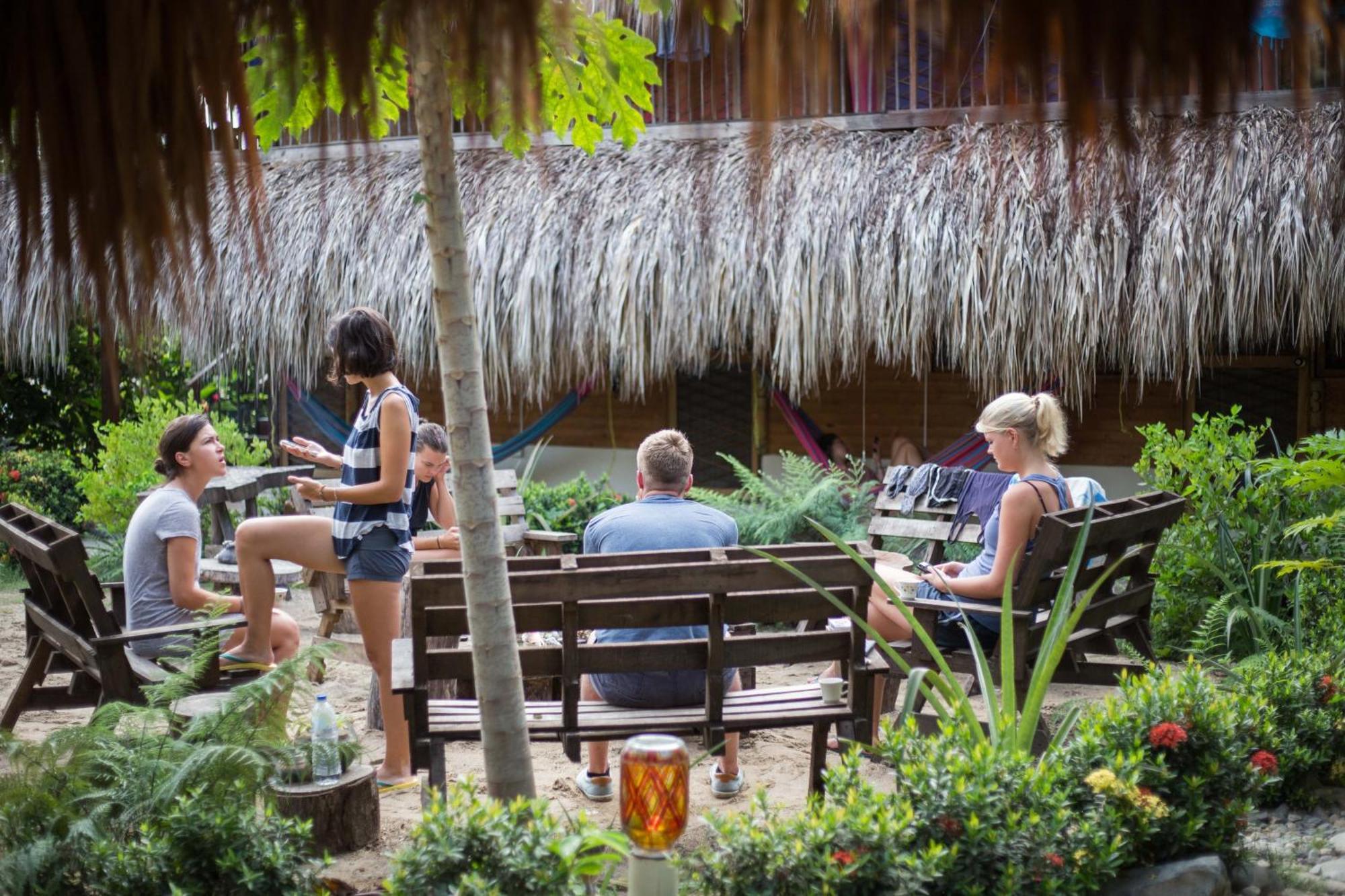 Bella Flor Hostel Palomino Exterior photo